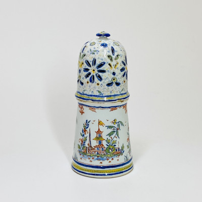 Saupoudreuse en faïence de Rouen - XVIIIe siècle