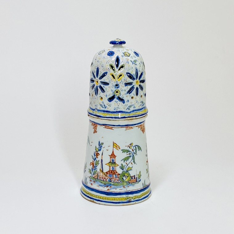 Saupoudreuse en faïence de Rouen - XVIIIe siècle