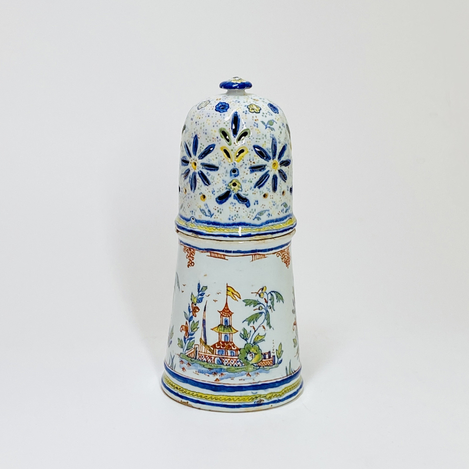 Saupoudreuse en faïence de Rouen - XVIIIe siècle