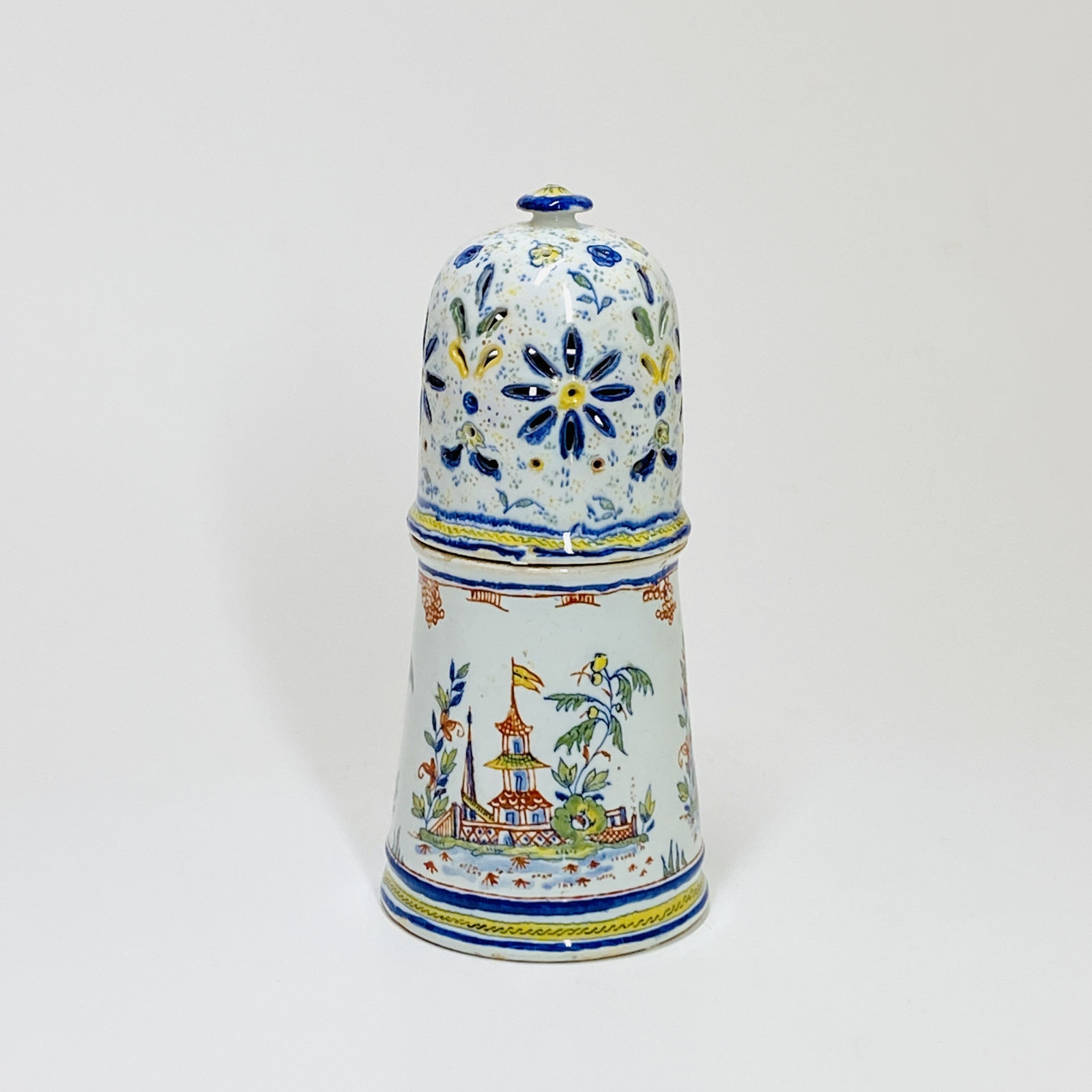 Saupoudreuse en faïence de Rouen - XVIIIe siècle