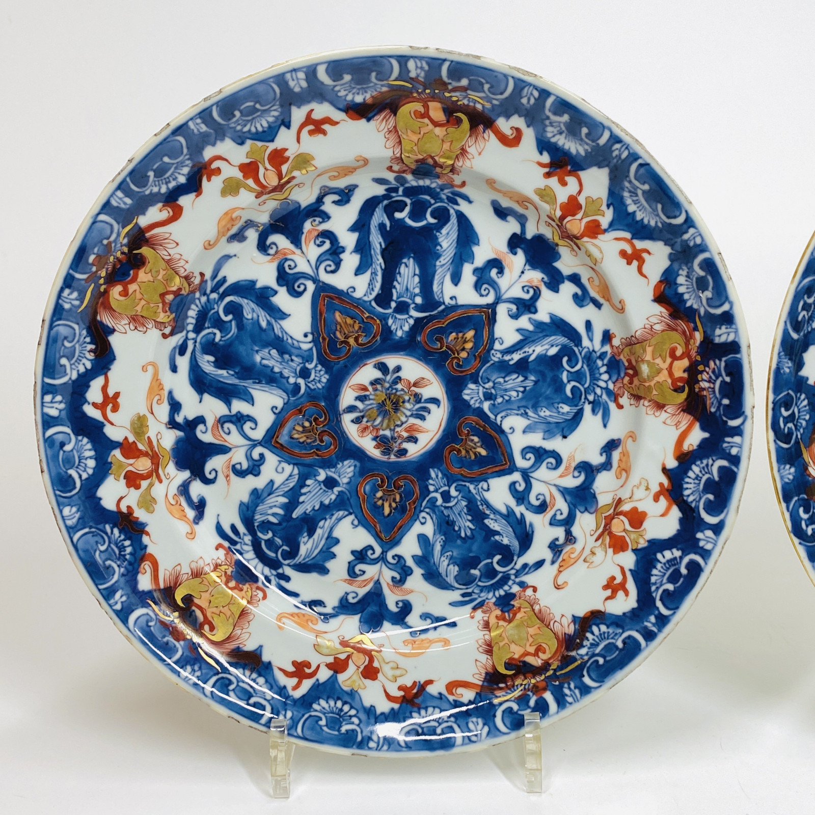 Chine - Paire de plats à décor de lambrequins - Epoque Kangxi (1661-1722)