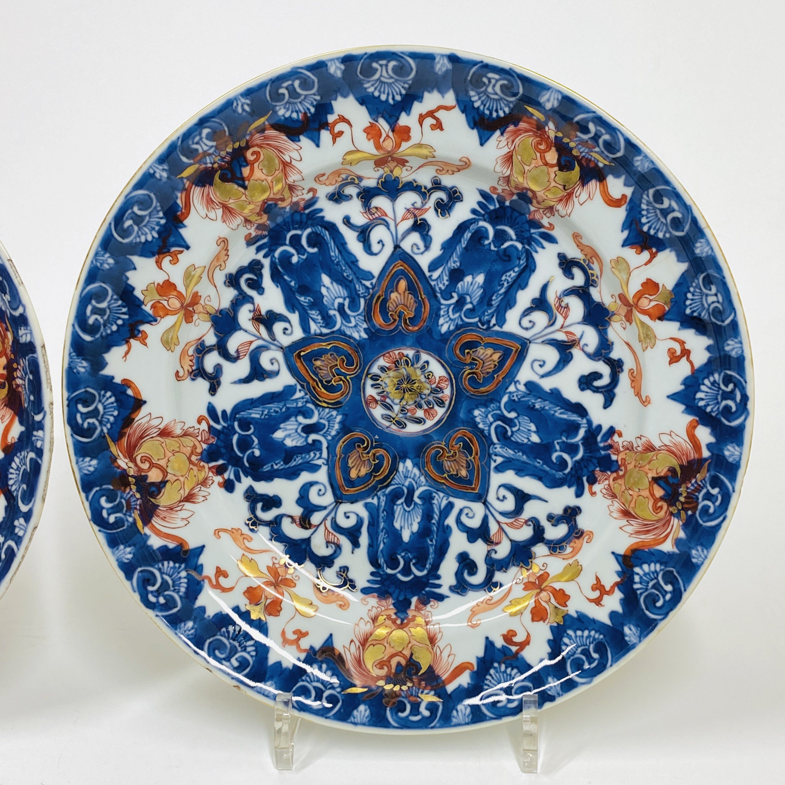 China - Pair of dishes decorated with lambrequins - Kangxi period (1661-1722)