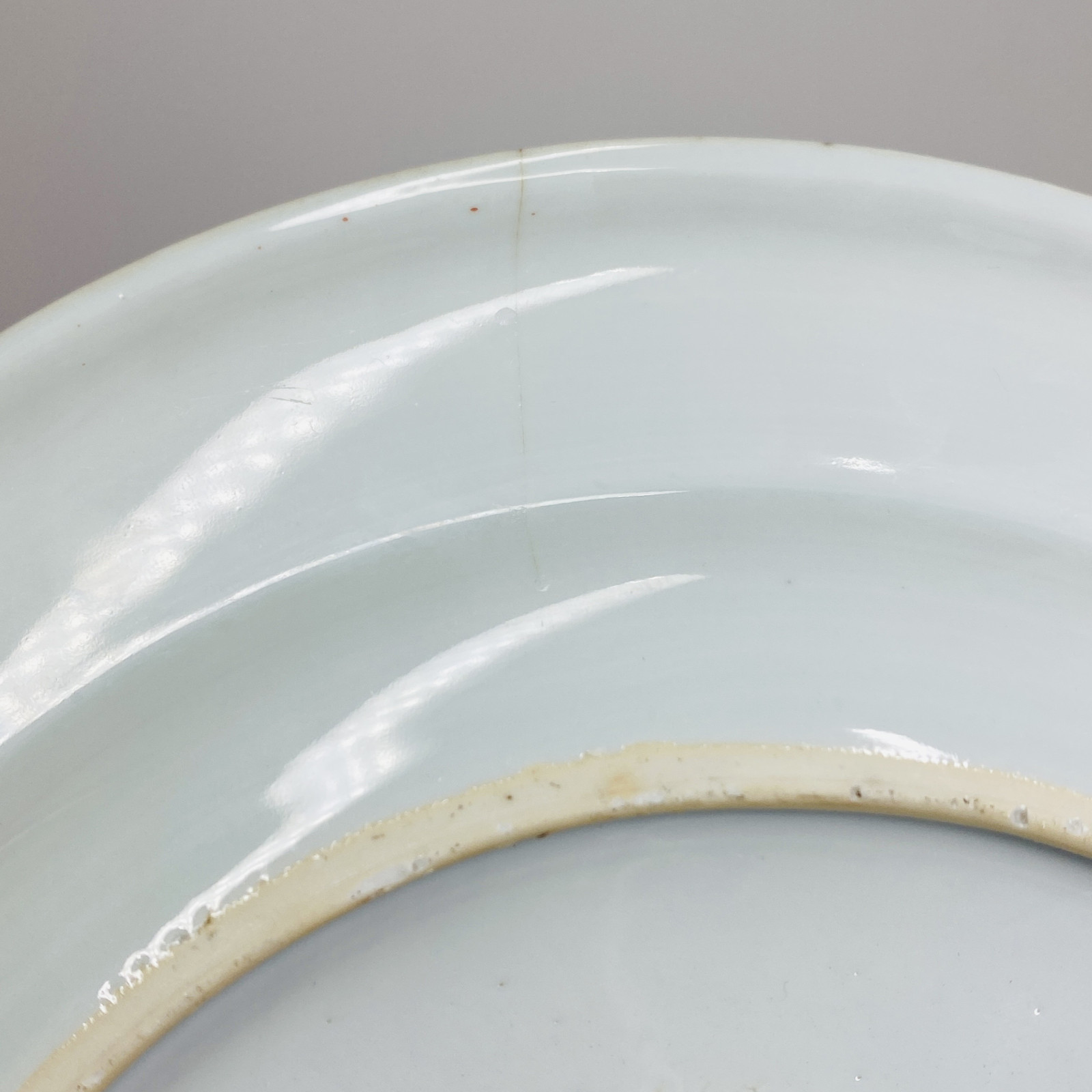 China - Pair of dishes decorated with lambrequins - Kangxi period (1661-1722)
