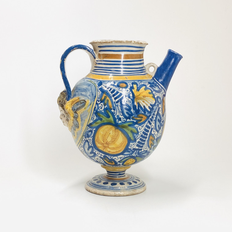 Rare pharmacy jar in majolica from Montpellier - Seventeenth century