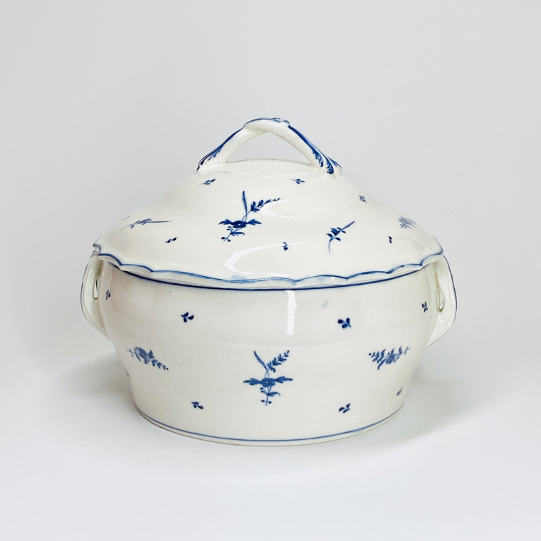 Arras - Terrine in soft porcelain, decoration with the twig - eighteenth century