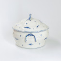 Arras - Terrine en porcelaine tendre, décor à la brindille - XVIIIe siècle