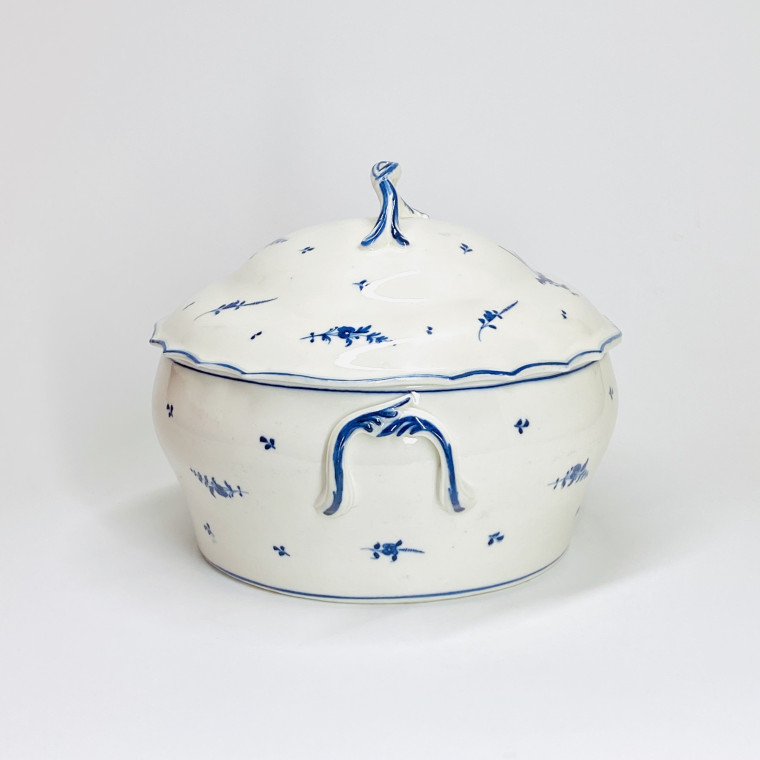 Arras - Terrine en porcelaine tendre, décor à la brindille - XVIIIe siècle