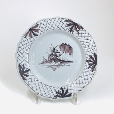 Saint-Amand-les-Eaux - Plate with pagoda decoration - Eighteenth century