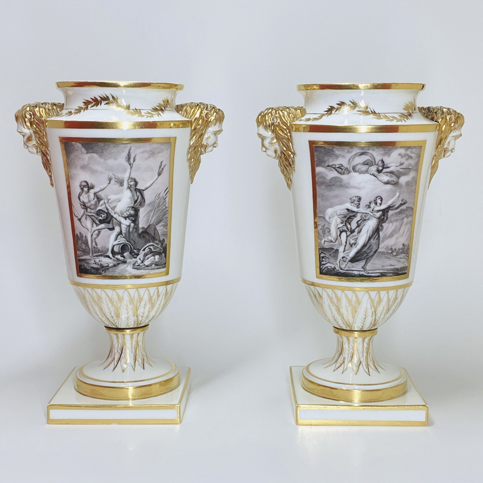 Lille - Pair of vases with grisaille decoration - Eighteenth century