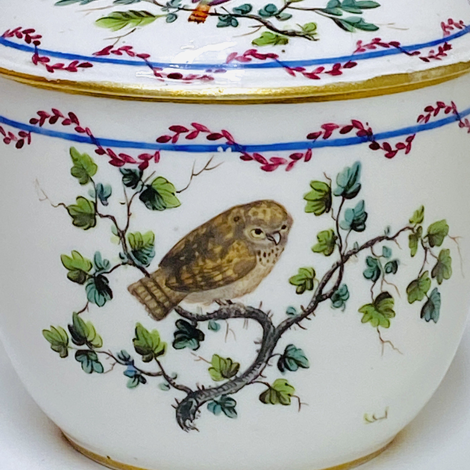 Loosdrecht - Sugar pot decorated with an owl - Eighteenth century