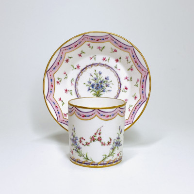 Sèvres - Grande tasse litron en porcelaine tendre - XVIIIe siècle