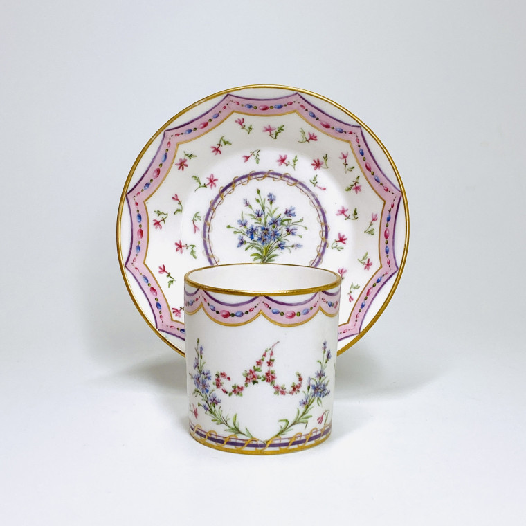 Sèvres - Grande tasse litron en porcelaine tendre - XVIIIe siècle