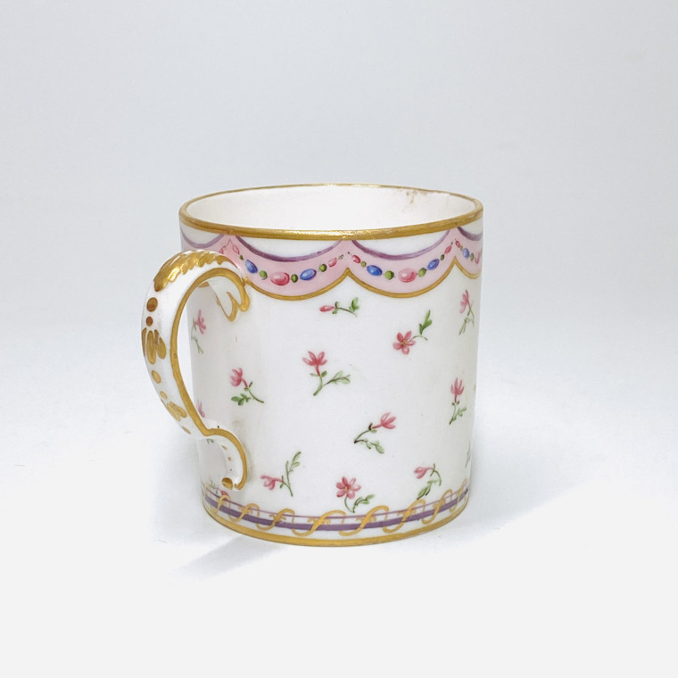 Sèvres - Grande tasse litron en porcelaine tendre - XVIIIe siècle