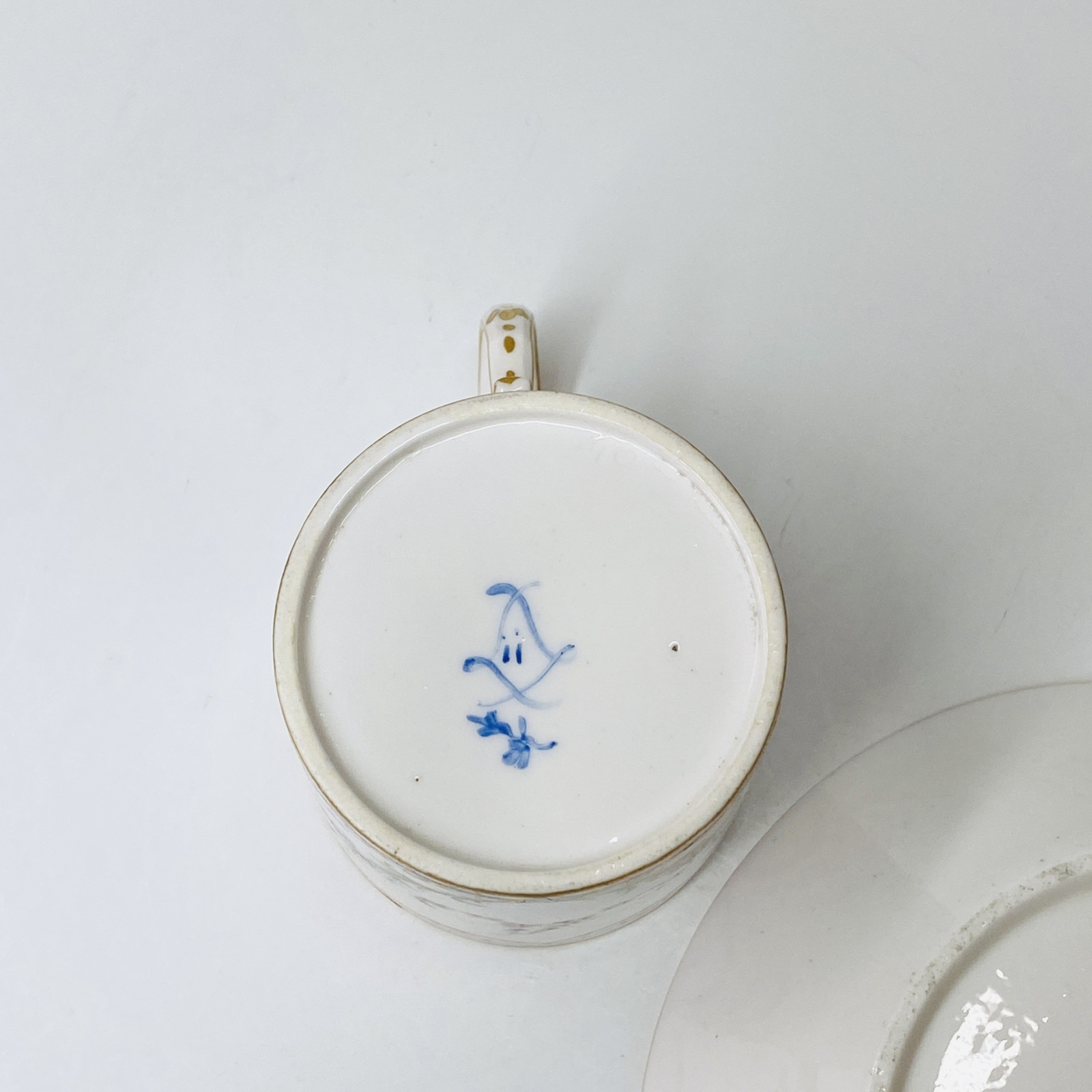 Sèvres - Grande tasse litron en porcelaine tendre - XVIIIe siècle