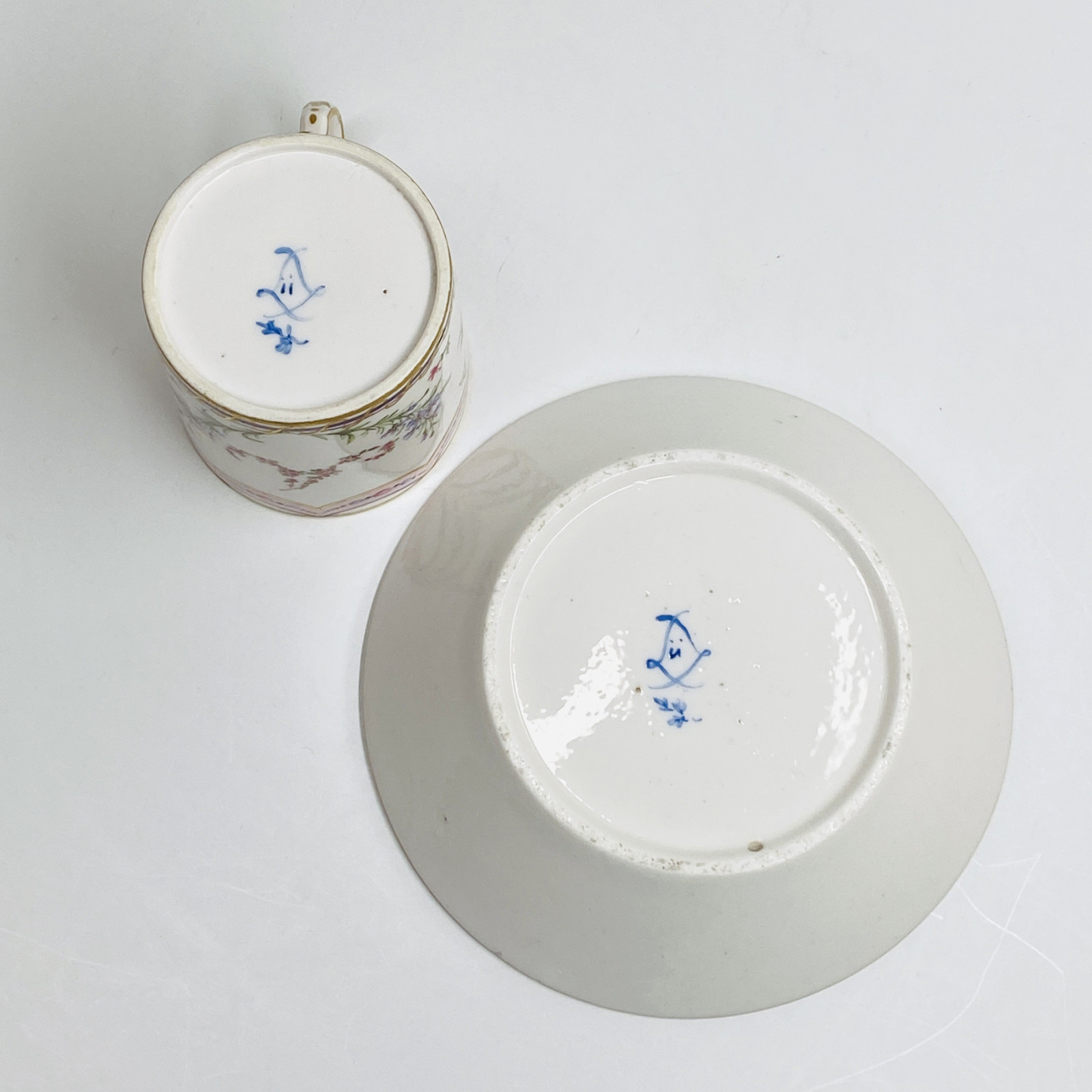 Large litron cup in soft Sèvres porcelain - Eighteenth century