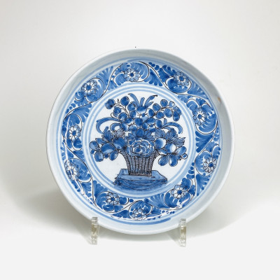 Petite coupe en faïence de Nevers à décor d'une corbeille de fleurs - XVIIe siècle