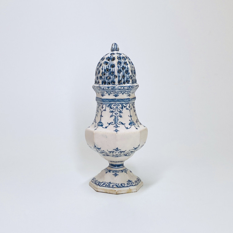 Marseille - Saupoudreuse de forme balustre - XVIIIe siècle
