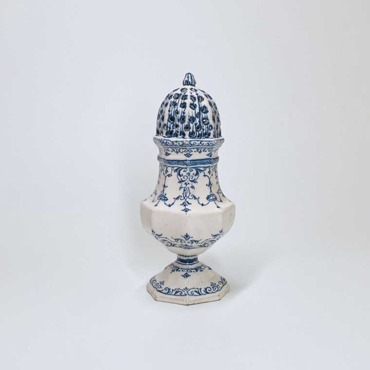 Marseille - Saupoudreuse de forme balustre - XVIIIe siècle
