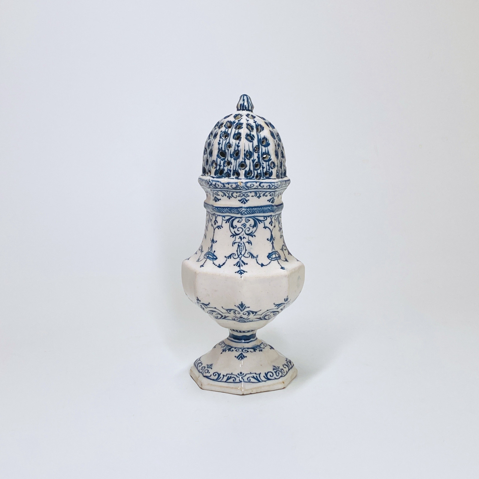 Marseille - Saupoudreuse de forme balustre - XVIIIe siècle