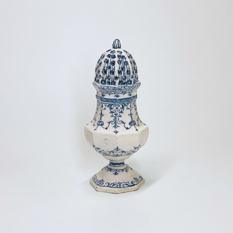 Marseille - Saupoudreuse de forme balustre - XVIIIe siècle
