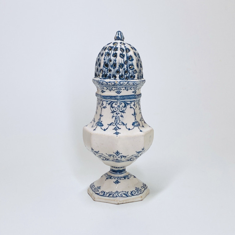 Marseille - Saupoudreuse de forme balustre - XVIIIe siècle