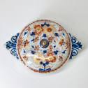 Chinese porcelain écuelle and cover decorated in the Imari palette - Kangxi period (1662-1722)