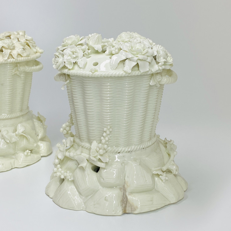Saint-Cloud - Pair of potpourri baskets - Eighteenth century