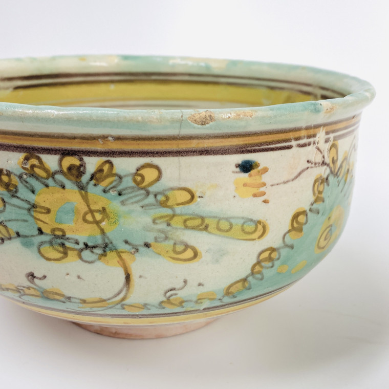Talavera - Deux coupes à décor d'un échassier et d'un lièvre - Deuxième moitié du XVIIe siècle