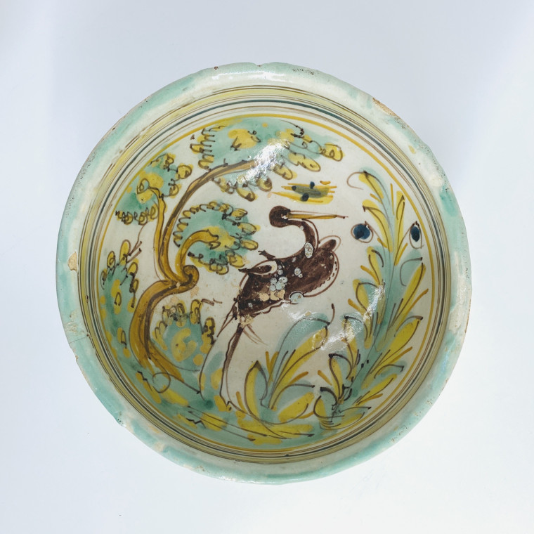 Talavera - Deux coupes à décor d'un échassier et d'un lièvre - Deuxième moitié du XVIIe siècle