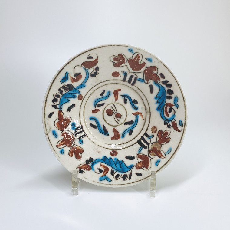 Kutahya (Turquie ottomane) - Trois coupelles à décor floral - XVIIIe siècle