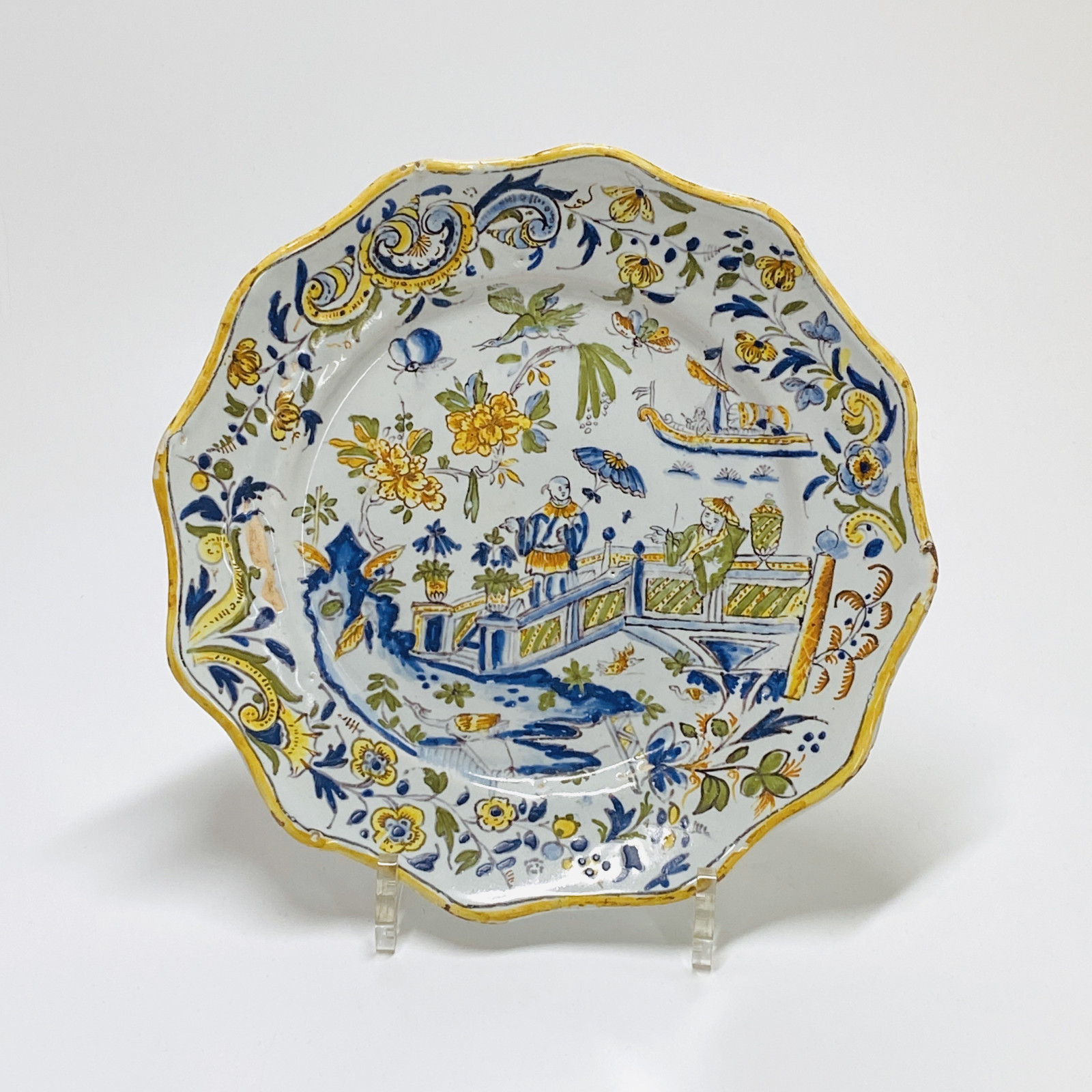 Moulins - Assiette à décor de deux Chinois sur un pont - XVIIIe siècle