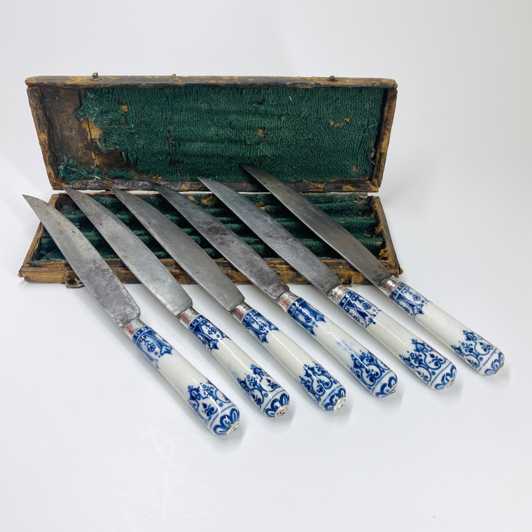 Coffret de 6 grands couteaux en porcelaine de Saint-Cloud - XVIIIe siècle