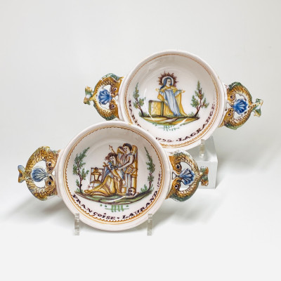 Roanne - Deux écuelles à décor patronymique - Datée 1792