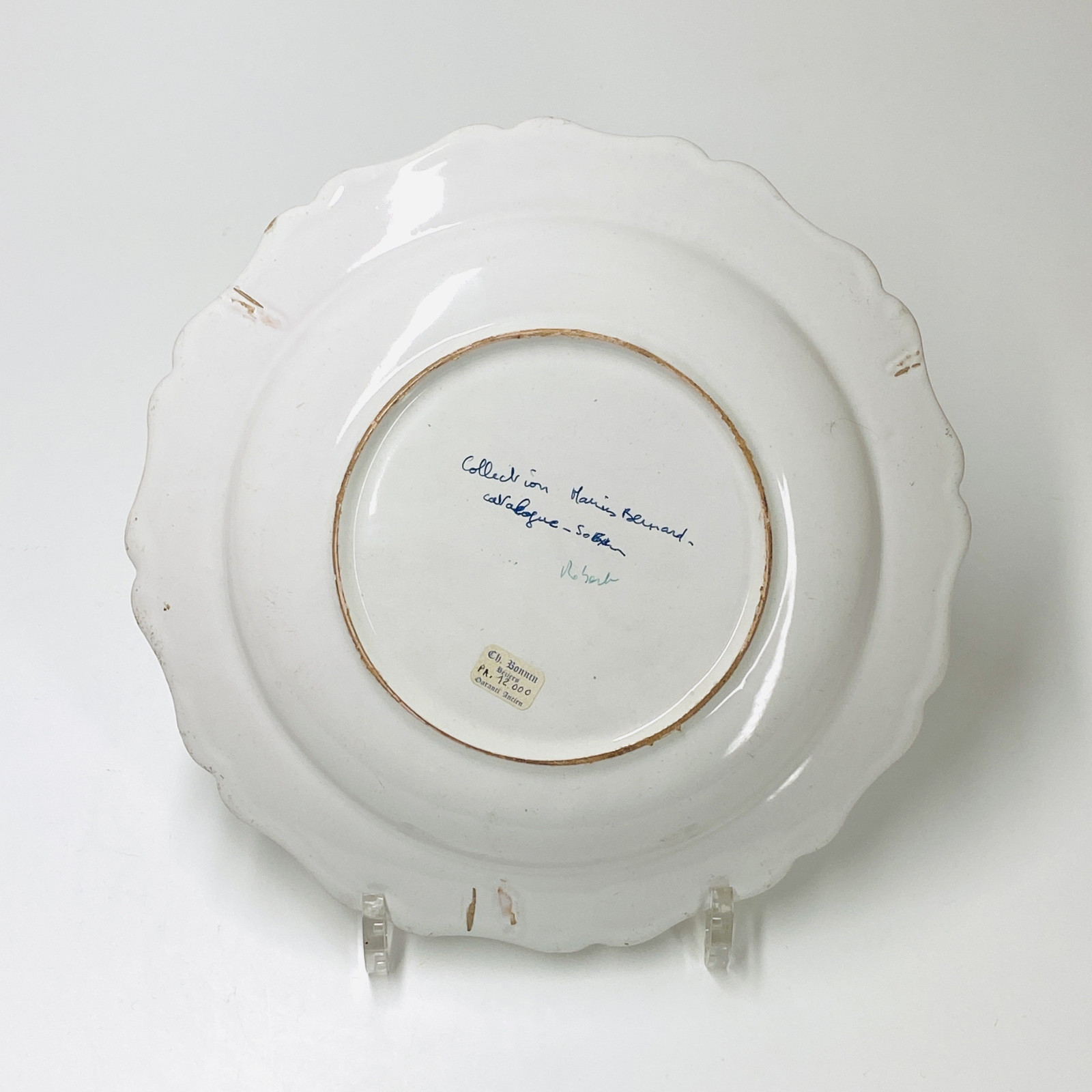 Marseille (Robert) Assiette à décor d'une viole et d'un cor de chasse - XVIIIe siècle