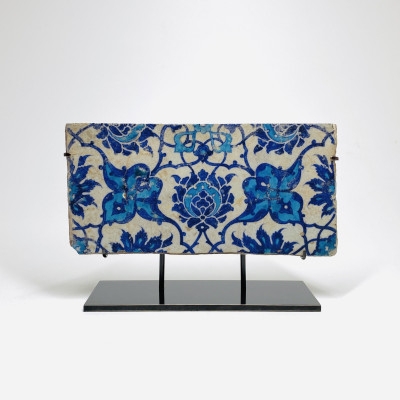 Iznik - Carreau en bleu et turquoise - Deuxième quart du XVIe siècle
