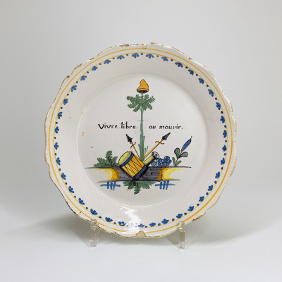 Assiette en faïence de Nevers à décor révolutionnaire - XVIIIe siècle