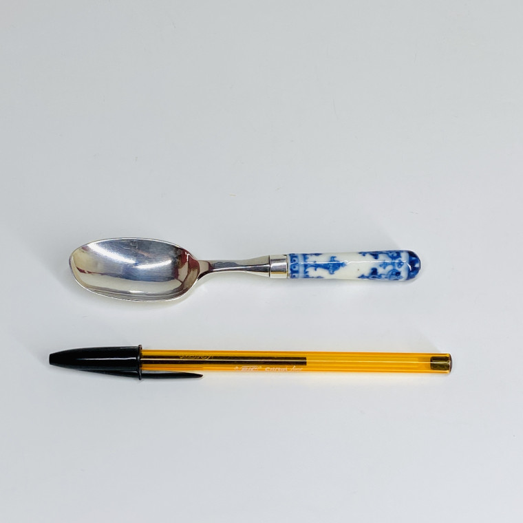 Rare small travel spoon in Saint-Cloud porcelain - Early eighteenth century
