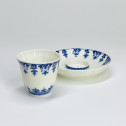 Rare petite tasse trembleuse en porcelaine de Saint-Cloud - Début XVIIIe siècle