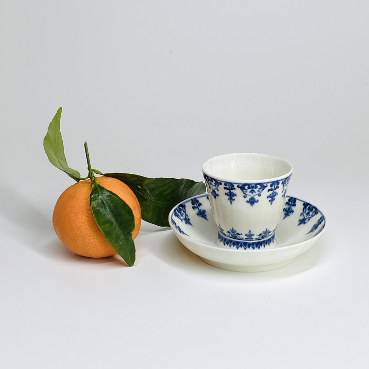Rare petite tasse trembleuse en porcelaine de Saint-Cloud - Début XVIIIe siècle