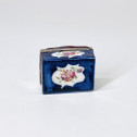 Boîte à priser en porcelaine tendre à fond bleu – XVIIIe siècle