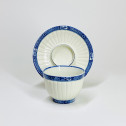 Saint-Cloud - Tasse trembleuse à godrons et galon bleu - Début du XVIIIe siècle