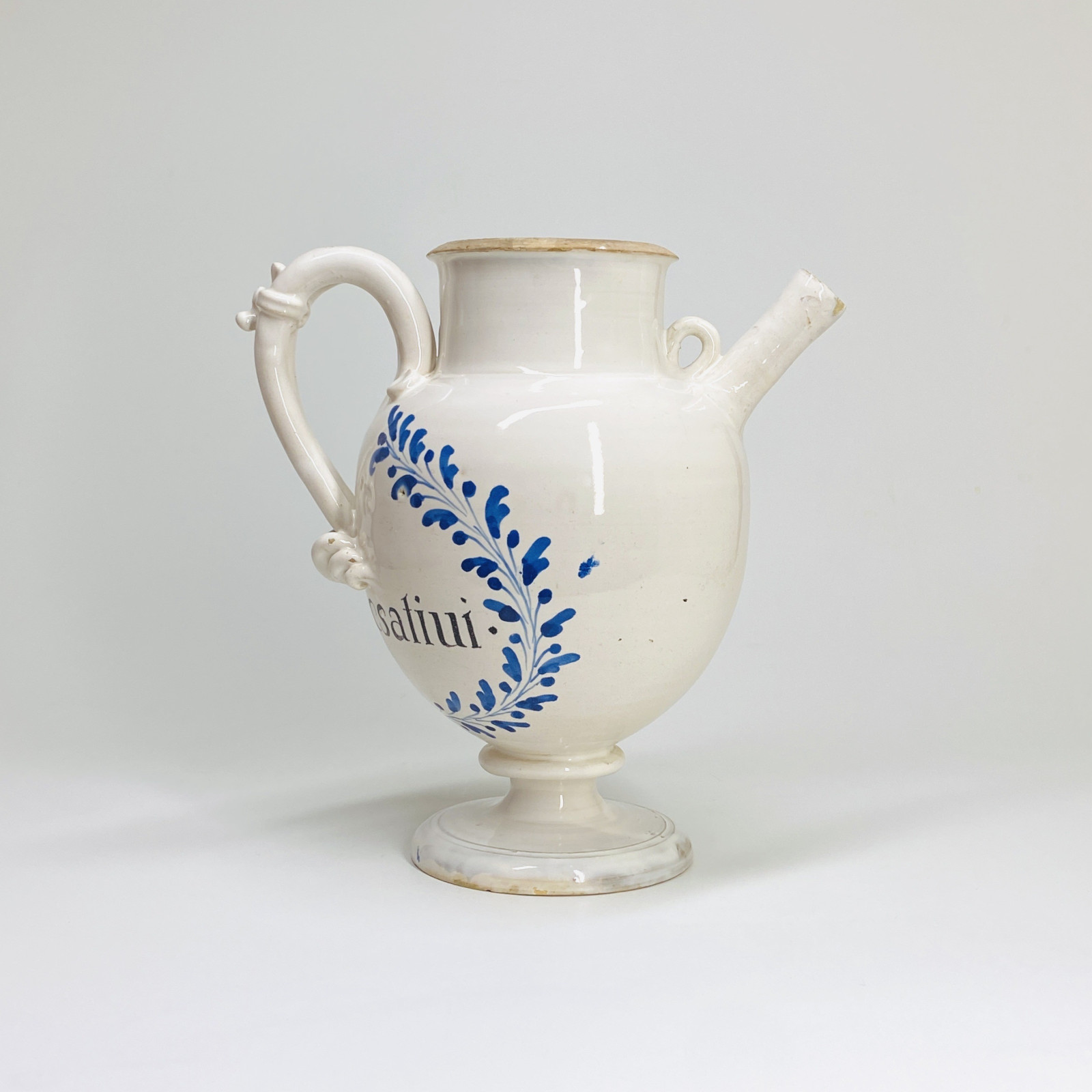 Pharmacy pot in earthenware from Lyon - Seventeenth century