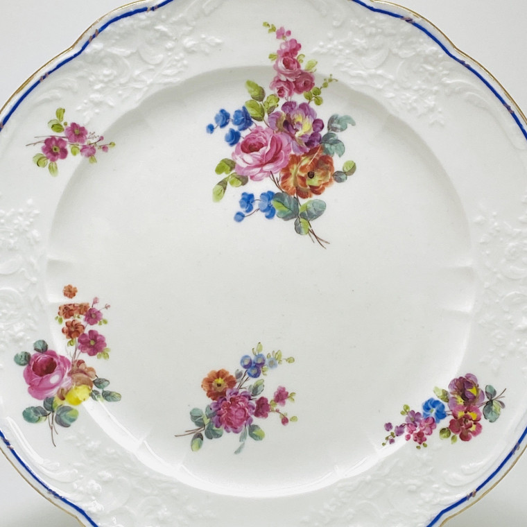 Sèvres - Assiette à décor de bouquets de fleurs - XVIIIe siècle