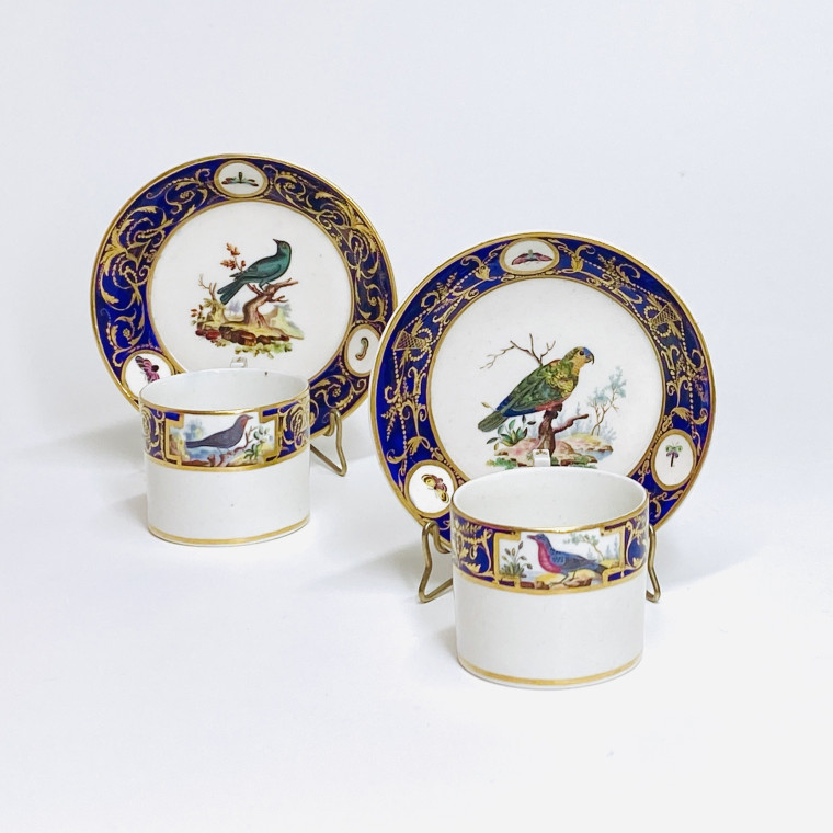 Tournai - Two rare cups called "To the birds of Buffon", from the service of the Duke of Orléans - 1787-1792 - Price on request.