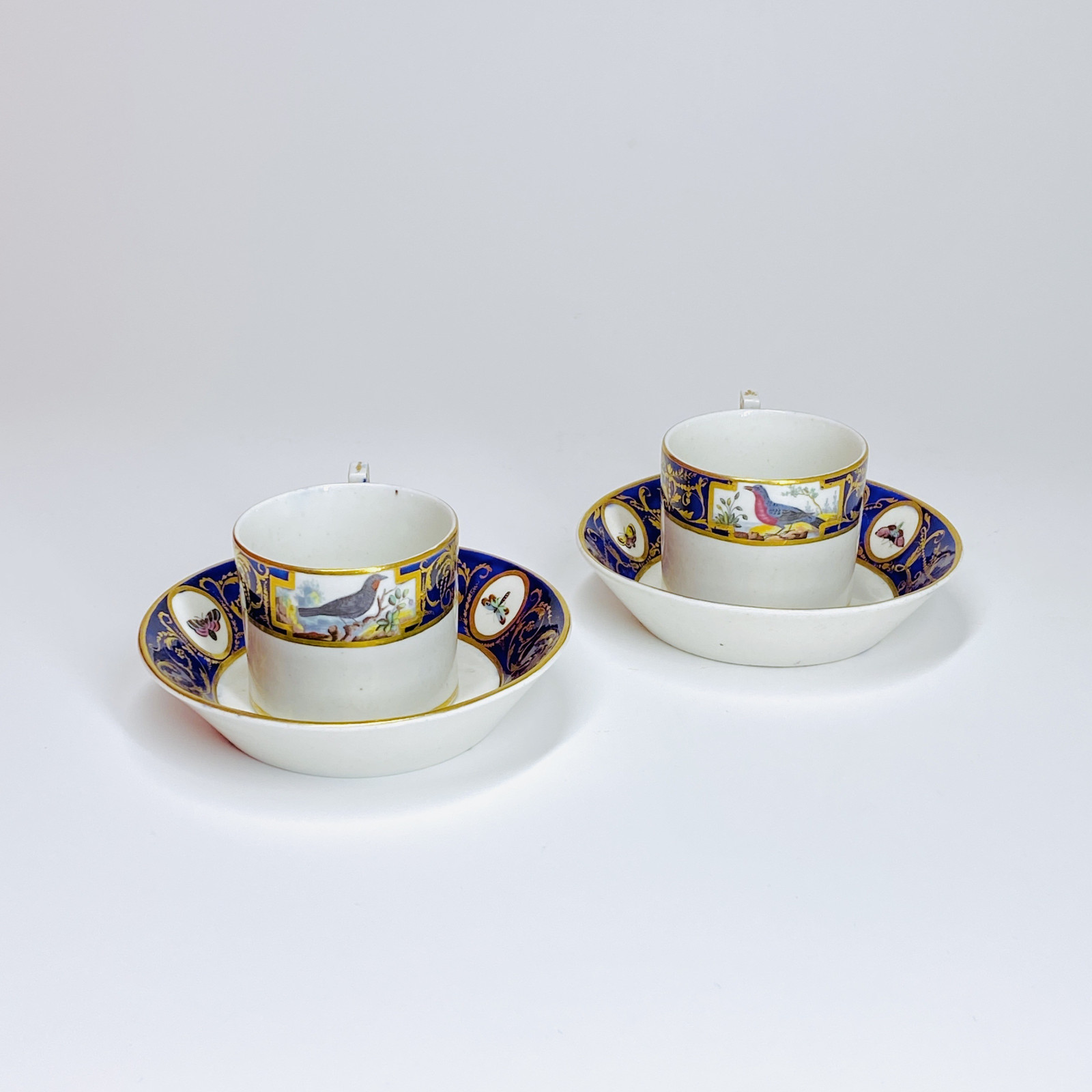 Tournai - Deux rares tasses dites "aux oiseaux de Buffon", provenant du service du duc d'Orléans - 1787-1792 - Prix sur demande.