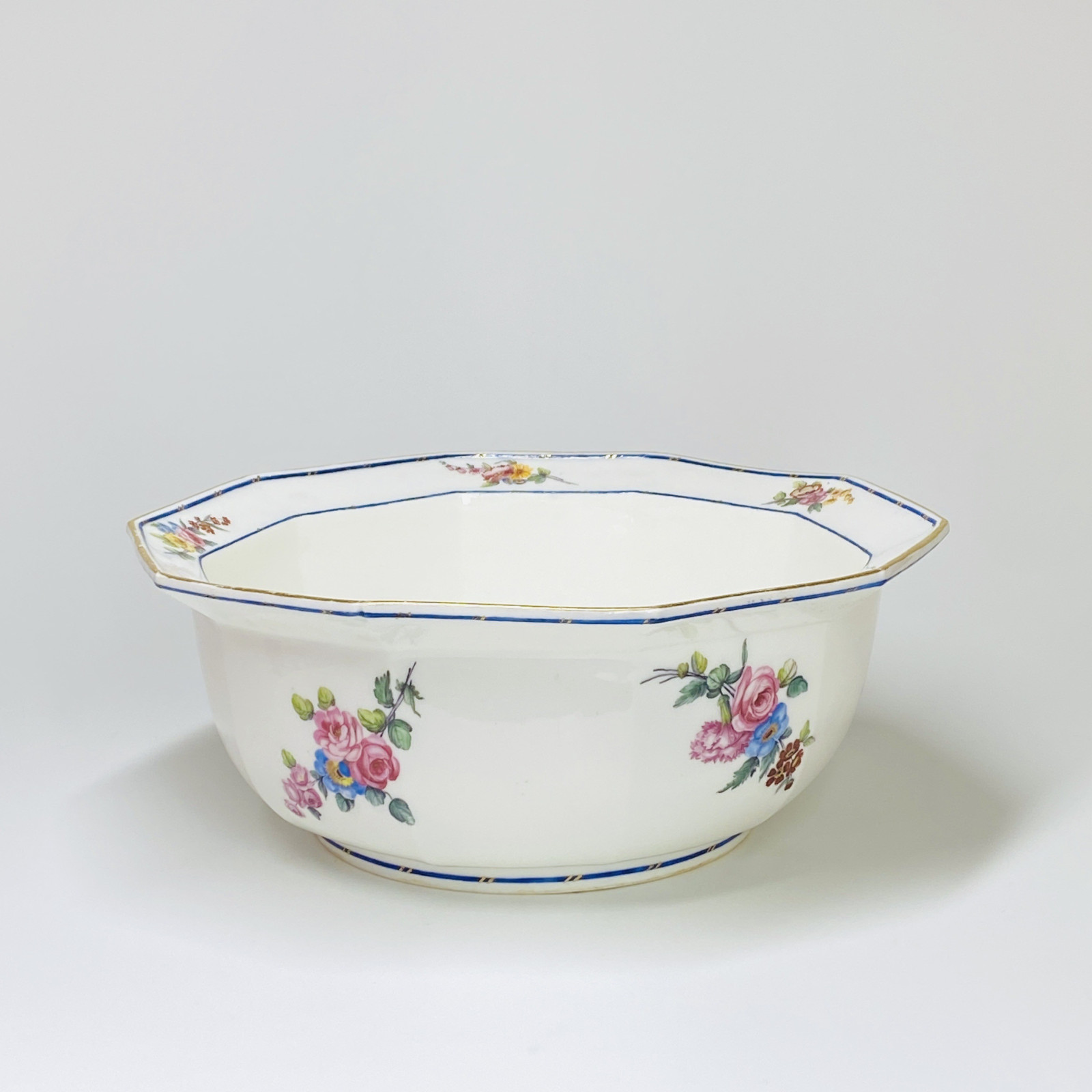 Sèvres - Saladier à mortier à décor de bouquets de fleurs - XVIIIe siècle