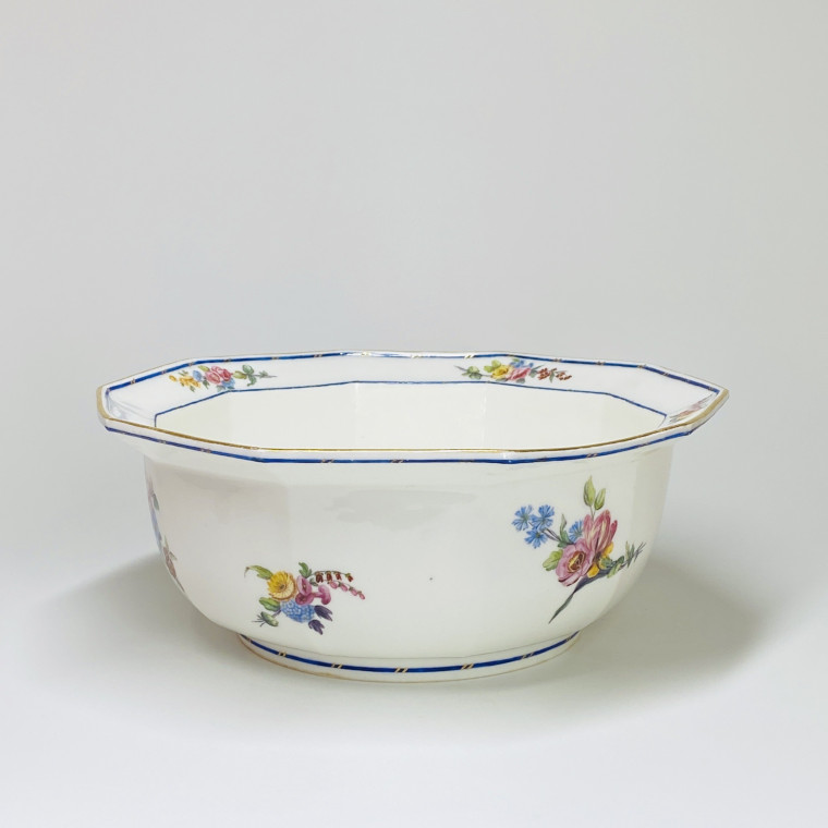 Sèvres - Saladier à mortier à décor de bouquets de fleurs - XVIIIe siècle
