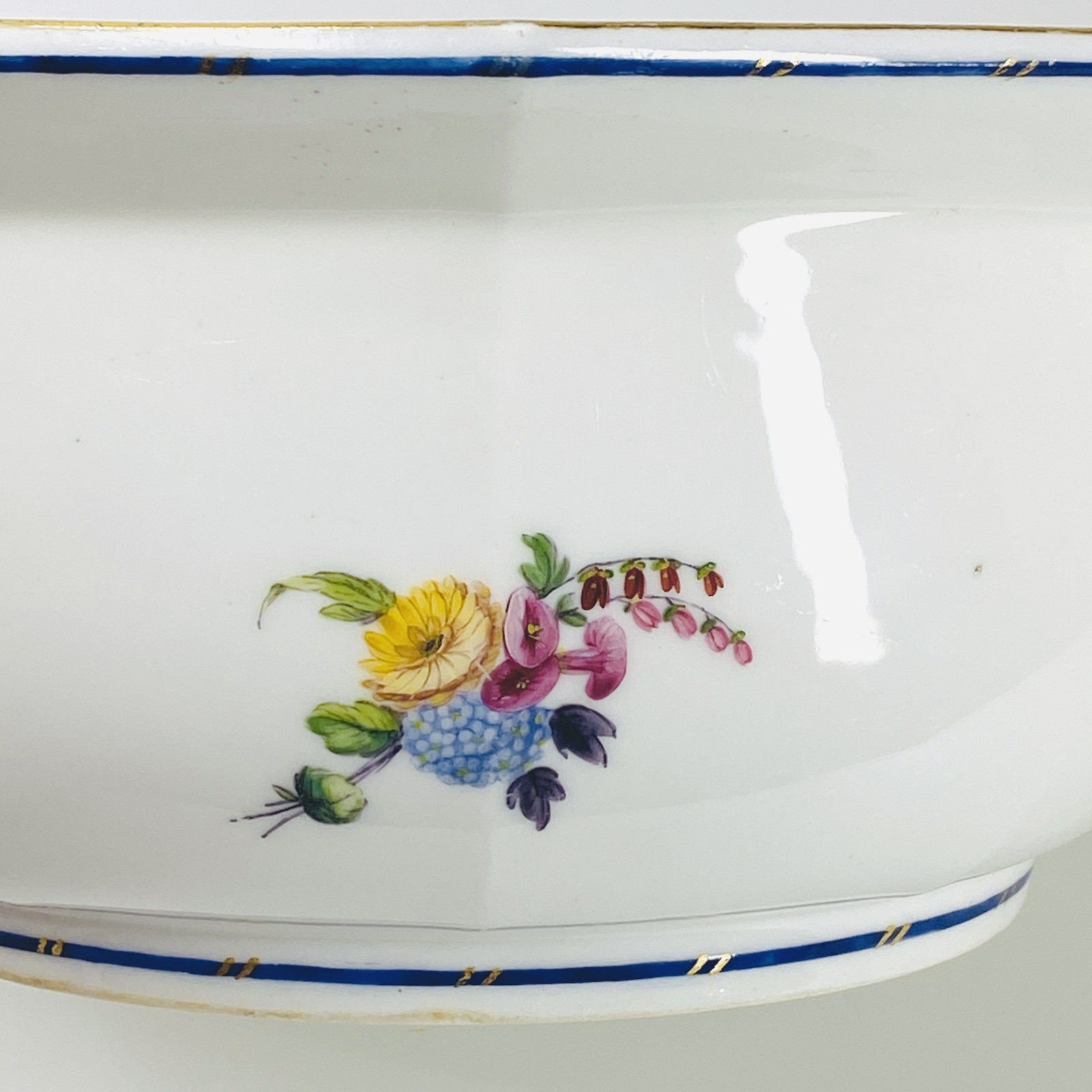 Sèvres - Saladier à mortier à décor de bouquets de fleurs - XVIIIe siècle