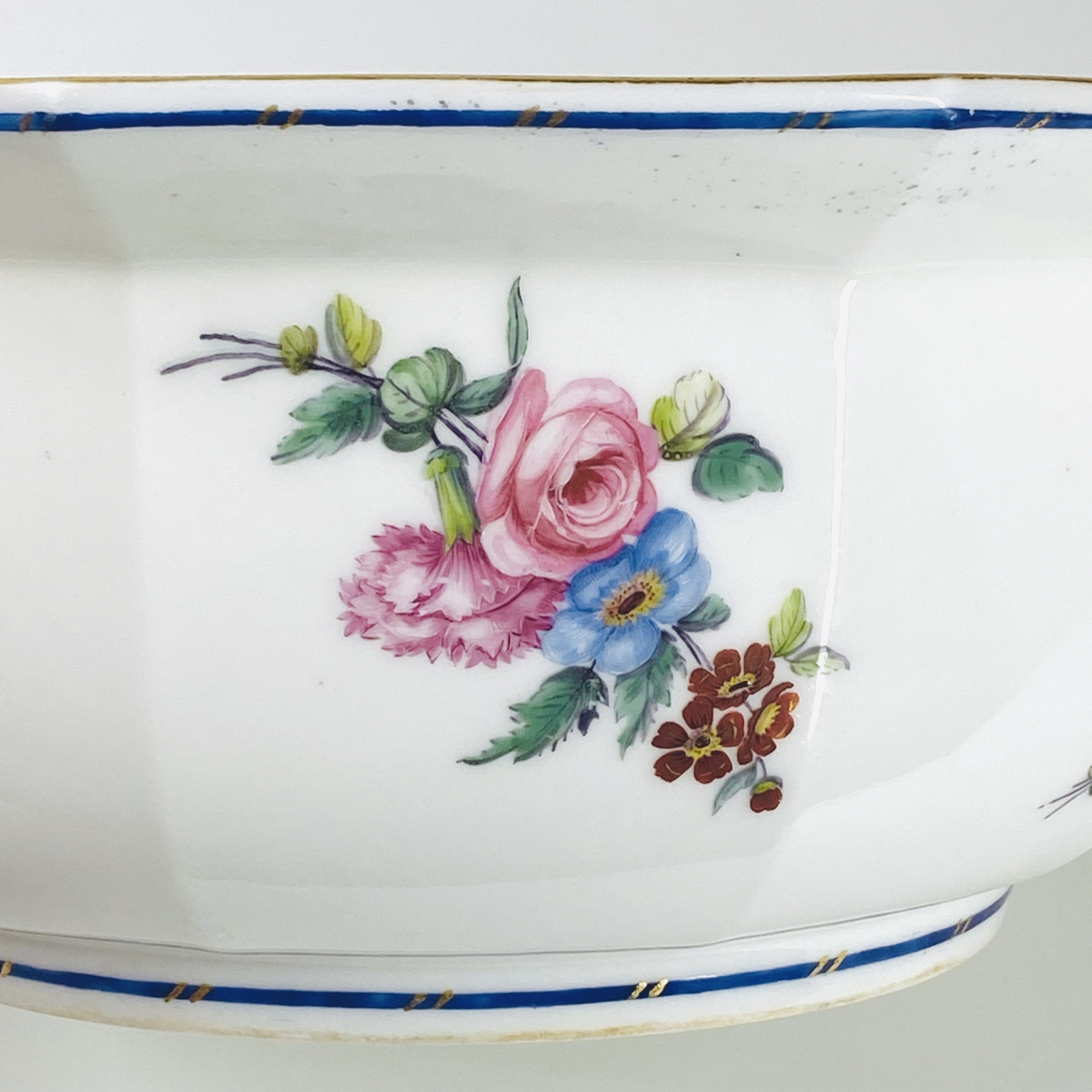 Sèvres - Saladier à mortier à décor de bouquets de fleurs - XVIIIe siècle