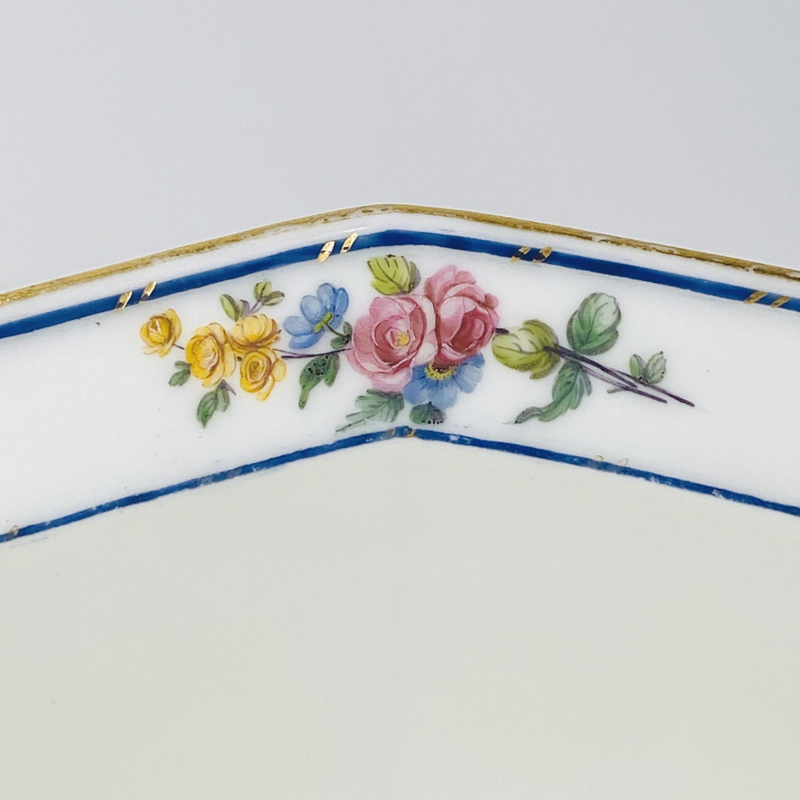 Sèvres - Salad bowl decorated with bouquets of flowers - Eighteenth century